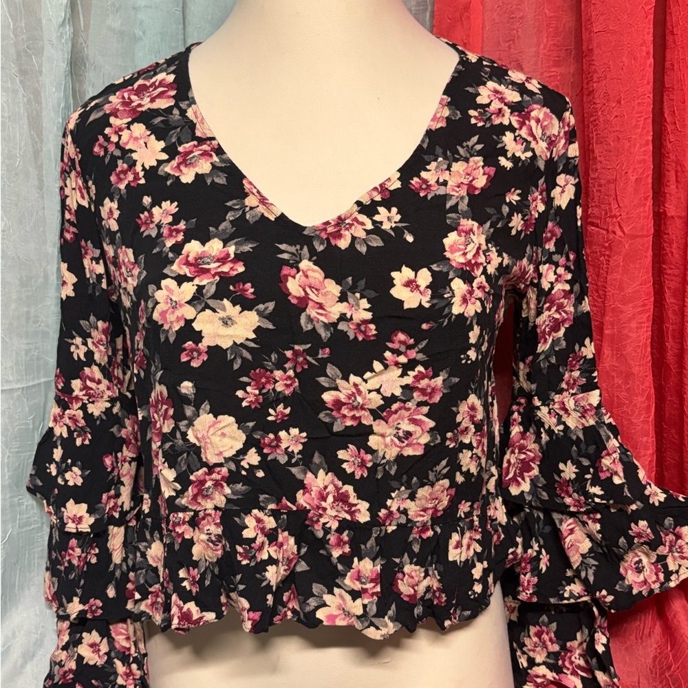 American Eagle Floral Black and Pink Women's Top